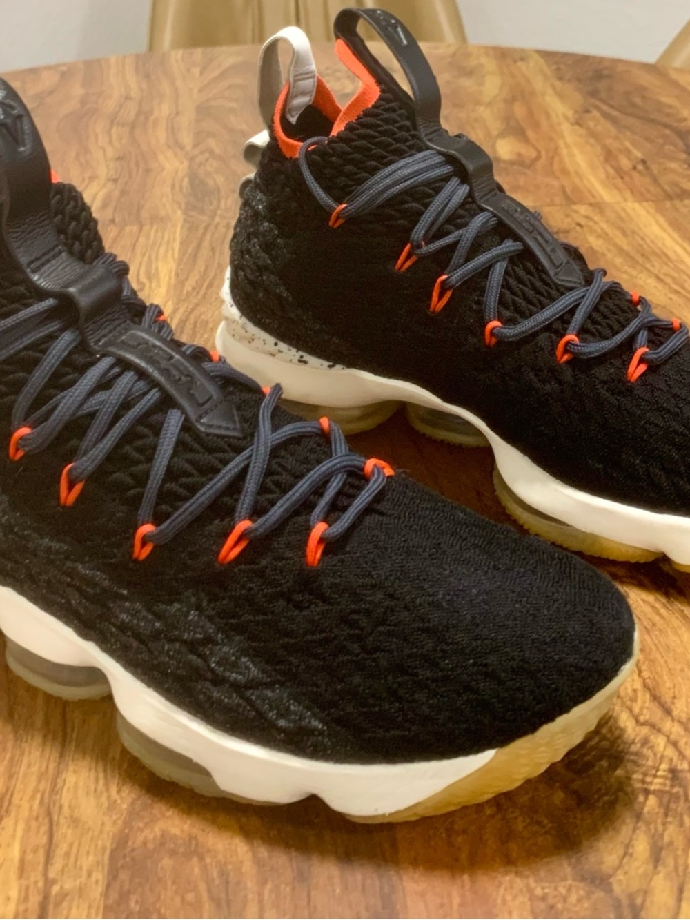 Nike LeBron 15 'Bright Crimson' - Picture 5 of 15